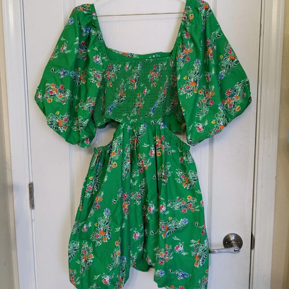 NWT Bubble Hem 100% Cotton Kelly Green Puff Sleeve Cut Out Dress - Size Large - Picture 2 of 5